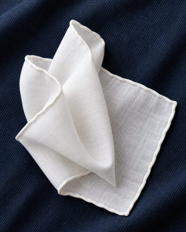 Pañuelo de bolsillo de lino blanco con dobladillo enrollado a mano